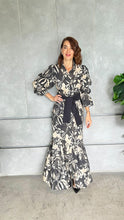 Load image into Gallery viewer, Black and Cream Maxi Dress